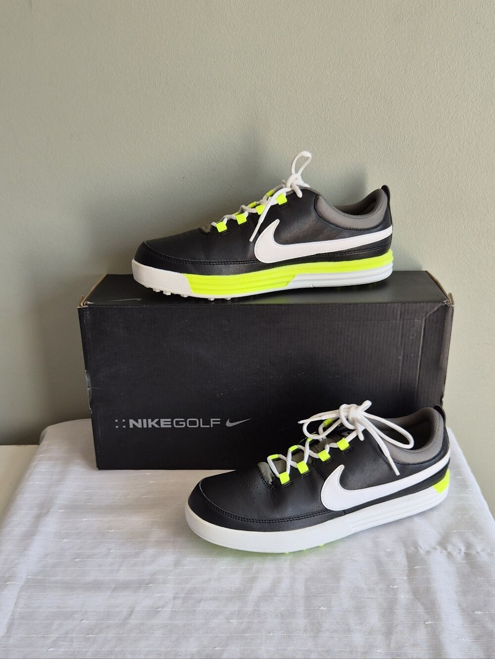 The VT Nike Junior Spikeless Golf Shoes Size 6Y